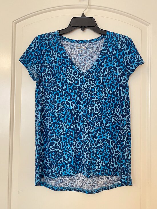 Lilly Pulitzer Tops - Lilly Pulitzer Etta V Neck Shirt Top Blue Navy My Favorite Spot Leopard Print XS